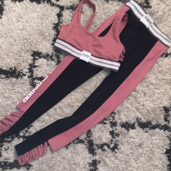 Victoria secret pink 2 Pc yoga/With cut outs at bottom/an both sides at top/Sm - Picture 3 of 10